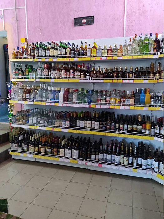 Поставка и монтаж торгового и стеллажного оборудования для сети Алкомаркетов (г. Симферополь)