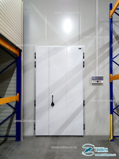 Холодильные распашные двери промышленные