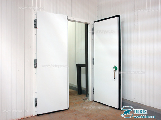 Холодильные распашные двери промышленные