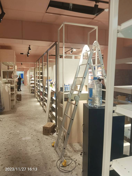 Монтаж торгового оборудования сети магазинов "Магнит Косметик"