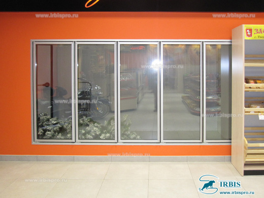 Камера со стеклянным фронтом